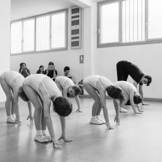 Bambini a un corso di danza